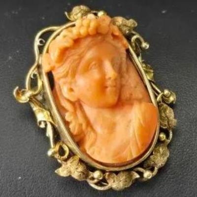 14K Gold Vintage Carved Coral Cameo Brooch - 1.5" Long