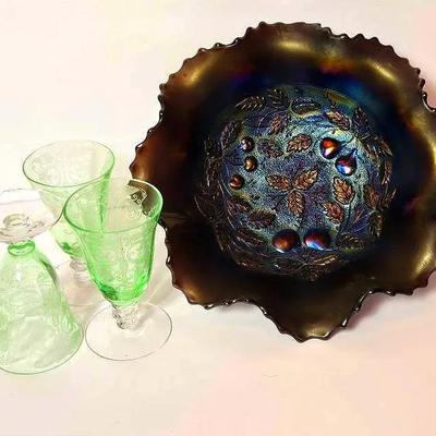 Uranium Depression Glass Footed Juice Glasses & Carnival Glass Bowl
