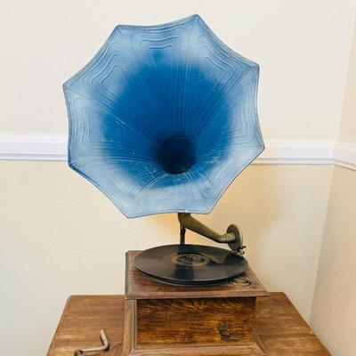 Gramphone- Berliner or Victor Large Horn, it works!