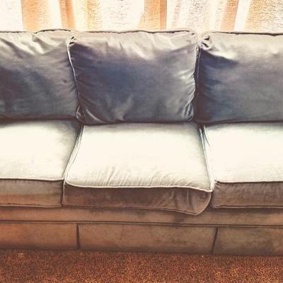 Traditional couch in good condition
