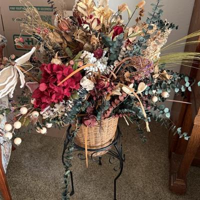 Sale Photo Thumbnail #127: Beautiful Floral Arrangement