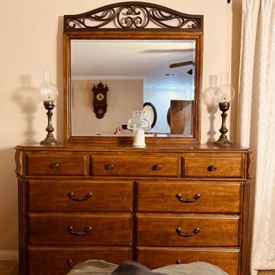 Dresser With Mirror