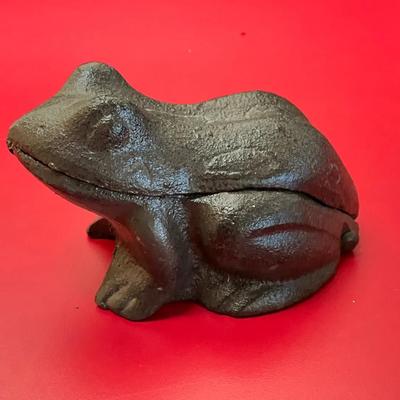 Cast Metal Hinged Frog