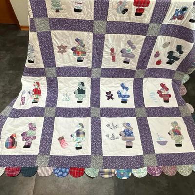 Handmade “Sunbonnet Sue” Appliqué Quilt – Purple Sashing & Scalloped Edge
