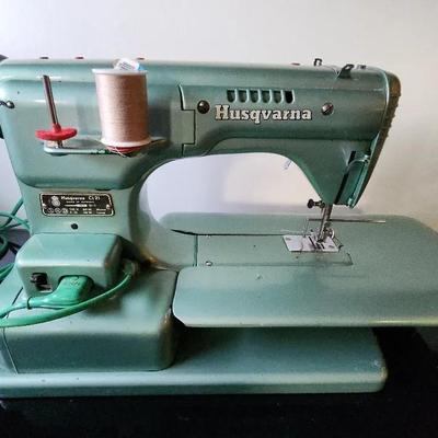 Husqvarna Sewing Machine CI 21 Made in Sweden 