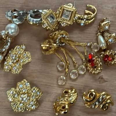 Gold Tone Sparkling Earrings 