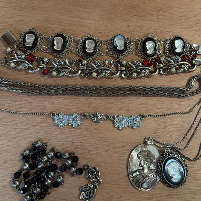 Cameo Style & Other Vintage Jewelry 