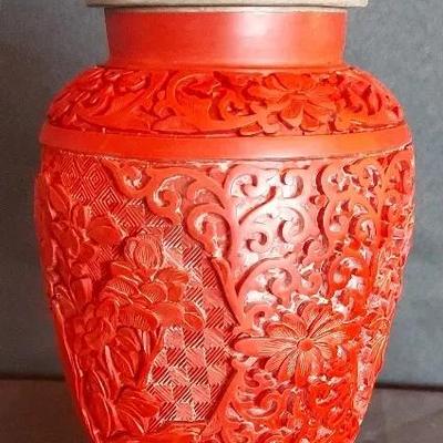 CHINESE CINNABAR LACQUER JAR WITH LID