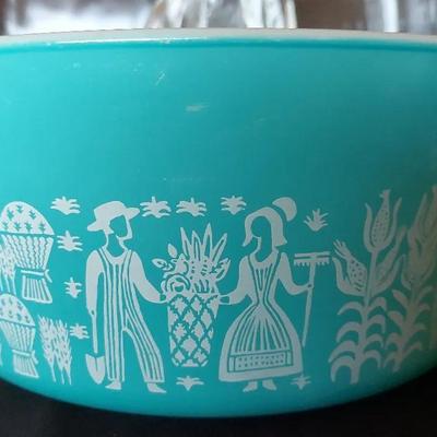 VINTAGE "AMISH BUTTERPRINT" PYREX DISH AND MORE