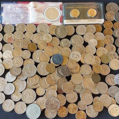 LARGE LOT OF AMERICAN HALF DOLLARS AND DOLLAR COINS