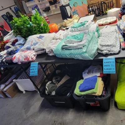 Sale Photo Thumbnail #303: Bed Sets