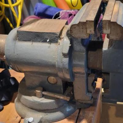 Sale Photo Thumbnail #279: Huge Bench Vise