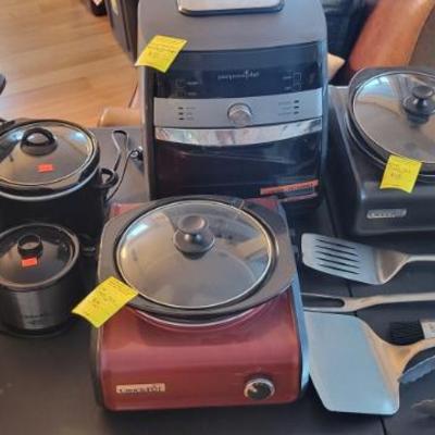 Sale Photo Thumbnail #43: Connecting Crock Pots, all shapes and sizes for all your occasions! - Pampered Chef Deluxe Air Fryer and Instapot 