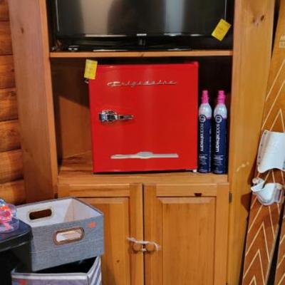 Sale Photo Thumbnail #92: Mini Fridge and Corner Cabinet 