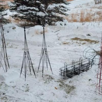 Sale Photo Thumbnail #253: Trellis and Tomato Cages 
