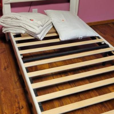 Sale Photo Thumbnail #136: Single Bed with Built in Outlet