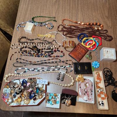 Sale Photo Thumbnail #955