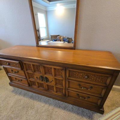 Dresser With Mirror