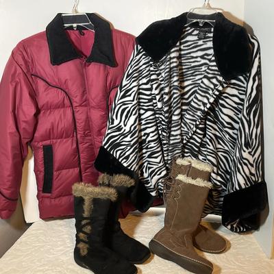 Puffer Jacket Plus Fleece Cape +2 Pairs Of Suede Light Boots