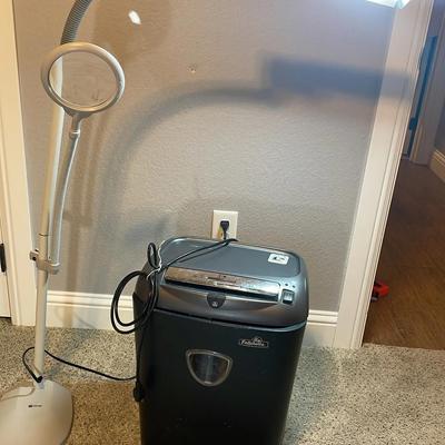 OttLite Quilt/ Craft Light With Magnifier & Paper Shredder