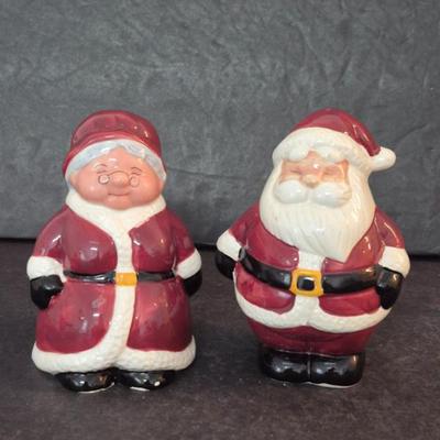 Vintage 2003 Publix Mr. & Mrs. Claus Salt & Pepper Shakers