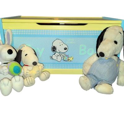 KR508 Snoopy Toy Box And Stuffed Snoopies
