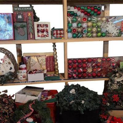 KR512 Bountiful Christmas Lot.