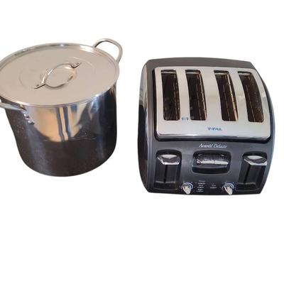 KR205 - Various Kitchen Items - Chef Pot and Toaster
