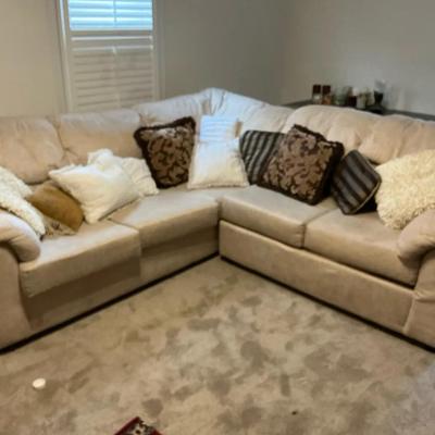 Large Neutral-Toned L-Shaped Sectional Sofa Couch with Throw Pillows