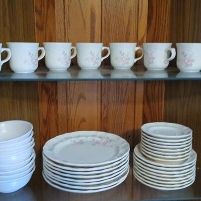 Pfaltzgraff "Tea Rose" Dishware Set – Service for 8