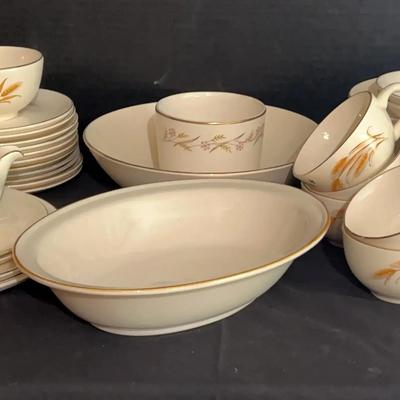 Vintage Wheat-Pattern Dinnerware Collection with Gold Trim