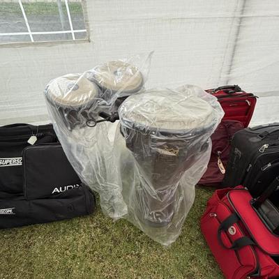 Professional djembe with stand, Bongos