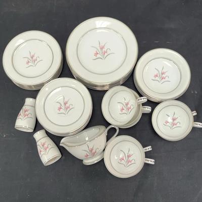 Noritake China Delicate Floral Design With Silver Accents
