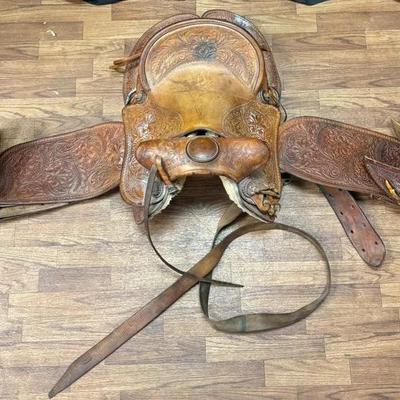 Gorgeous Leather Western Saddle By Mac Pherson 25”x17” (Excluding Leg Length)