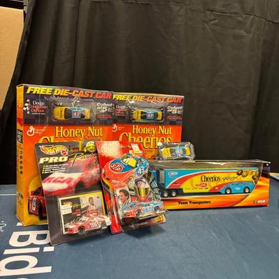 John Andretti NASCAR Collectibles (Cheerio Die-Cast Cars, 1:64 Transporter, 1:64 Replica Cars)