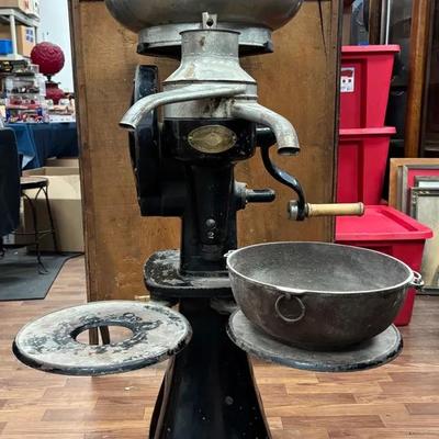 Antique Cast Iron McCormick-Deering No.2 Cream Separator Made In Chicago 45”x27”x27”