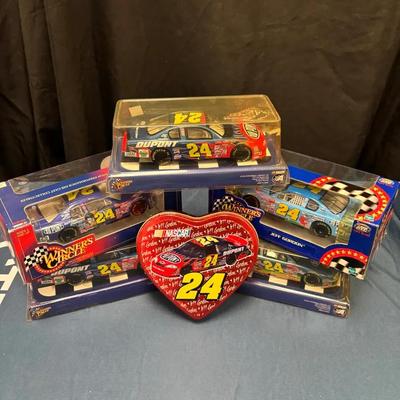 Jeff Gordon NASCAR 1:24 Model Cars & Collectible Tin