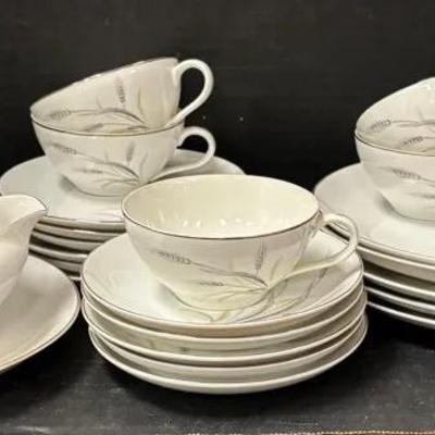 Kaysons Fine China From Japan: 5 Plates, 6 Smaller Plates, 5 Saucers, 5 Teacups And Gravy Boat