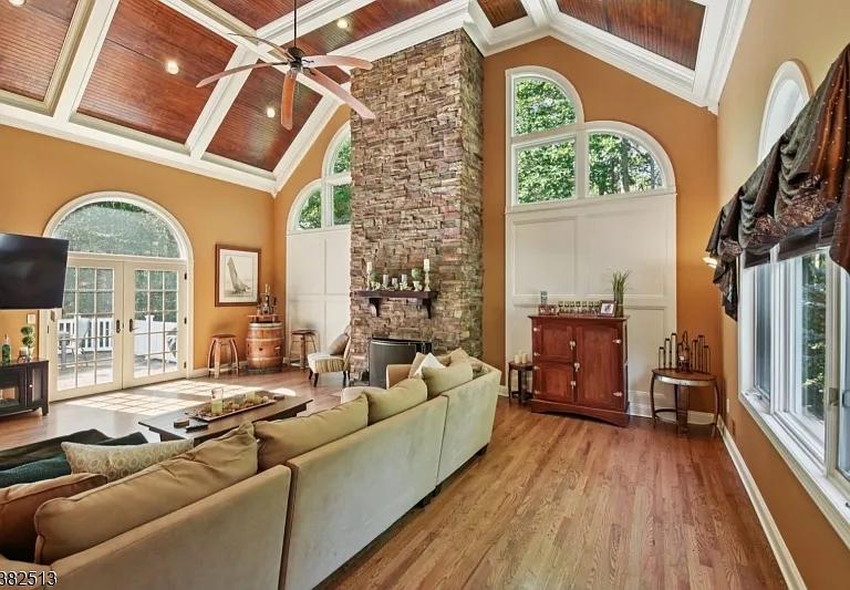 Sale Photo Thumbnail #16