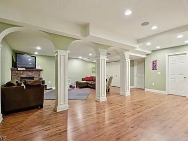 Sale Photo Thumbnail #28