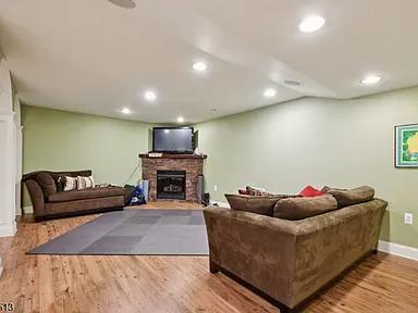 Sale Photo Thumbnail #27