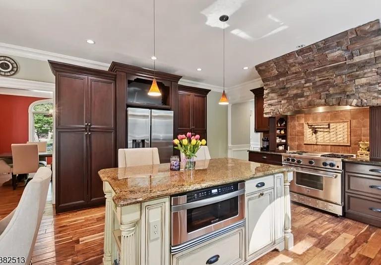 Sale Photo Thumbnail #10