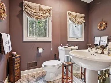 Sale Photo Thumbnail #18