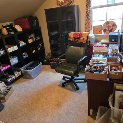 Sale Photo Thumbnail #130: Asst. office