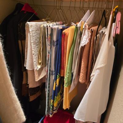 Sale Photo Thumbnail #112: Table linens