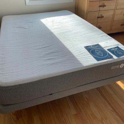 Sale Photo Thumbnail #100: Full size Sleep Number bed