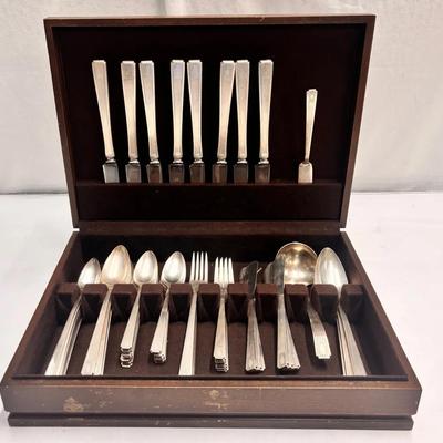 Vintage Oneida "Noblesse" Silver Plated Flatware Set