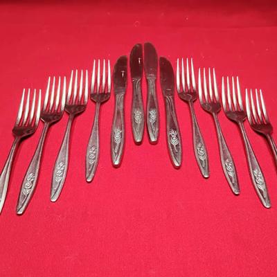 Vintage Stainless Flatware Set – Floral Pattern – 14 Pieces