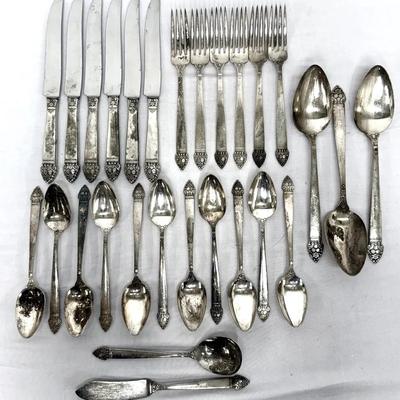 28-pc Set Community Plate “King Cedric” Silverplate Flatware