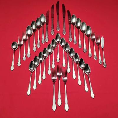 Vintage Oneida “Grand Hotel” Stainless Flatware – 41-Pc Set – Japan